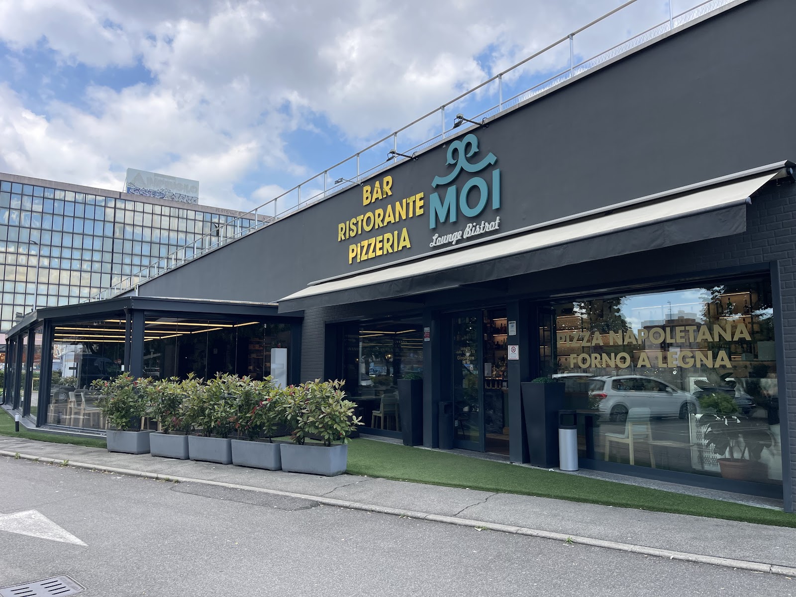 MOI RISTORANTE & LOUNGE BISTROT